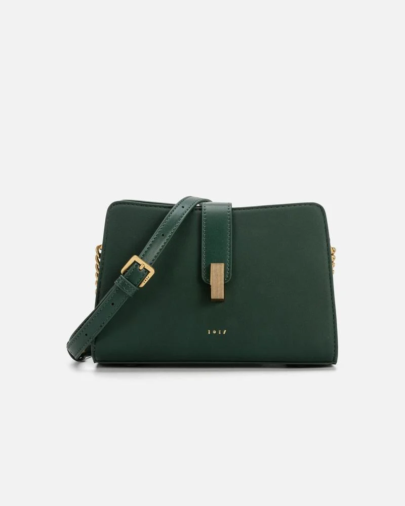 شنطة نسائية بتصميم مميز بلون أخضر